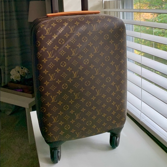 Louis Vuitton Handbags - Authenic Louis Vuitton Zephyr 55 Monogram suitcase